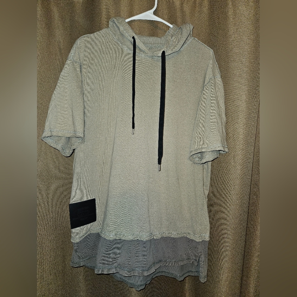 IZZUE Men's Gray Short Sleeve Skater Hoodie